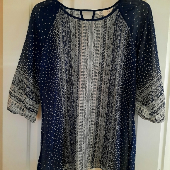 Beautiful navy print shirt - Picture 1 of 3